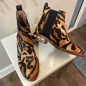 LOUISE et CIE® "Venda 3" Leopard ankle boot, Size 7.5 NWOB